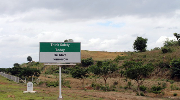 သေမင်းတမန် ကားလမ်းပေါ်မှာ ဘယ်လို ဖြတ်သန်းကြမလဲ