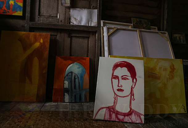 ပန်းချီခင်မောင်ရင်၏ ပန်းချီကားတချို့ (ဓာတ်ပုံ - ဂျေပိုင် / ဧရာဝတီ)