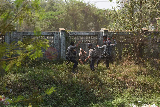 သတင်းထောက် , အမျိုးသားပညာရေးဥပဒေ , လက်ပံတန်း , ကျောင်းသားသပိတ် , သတင်းမီဒီယာ , သတင်းလွတ်လပ်ခွင့်