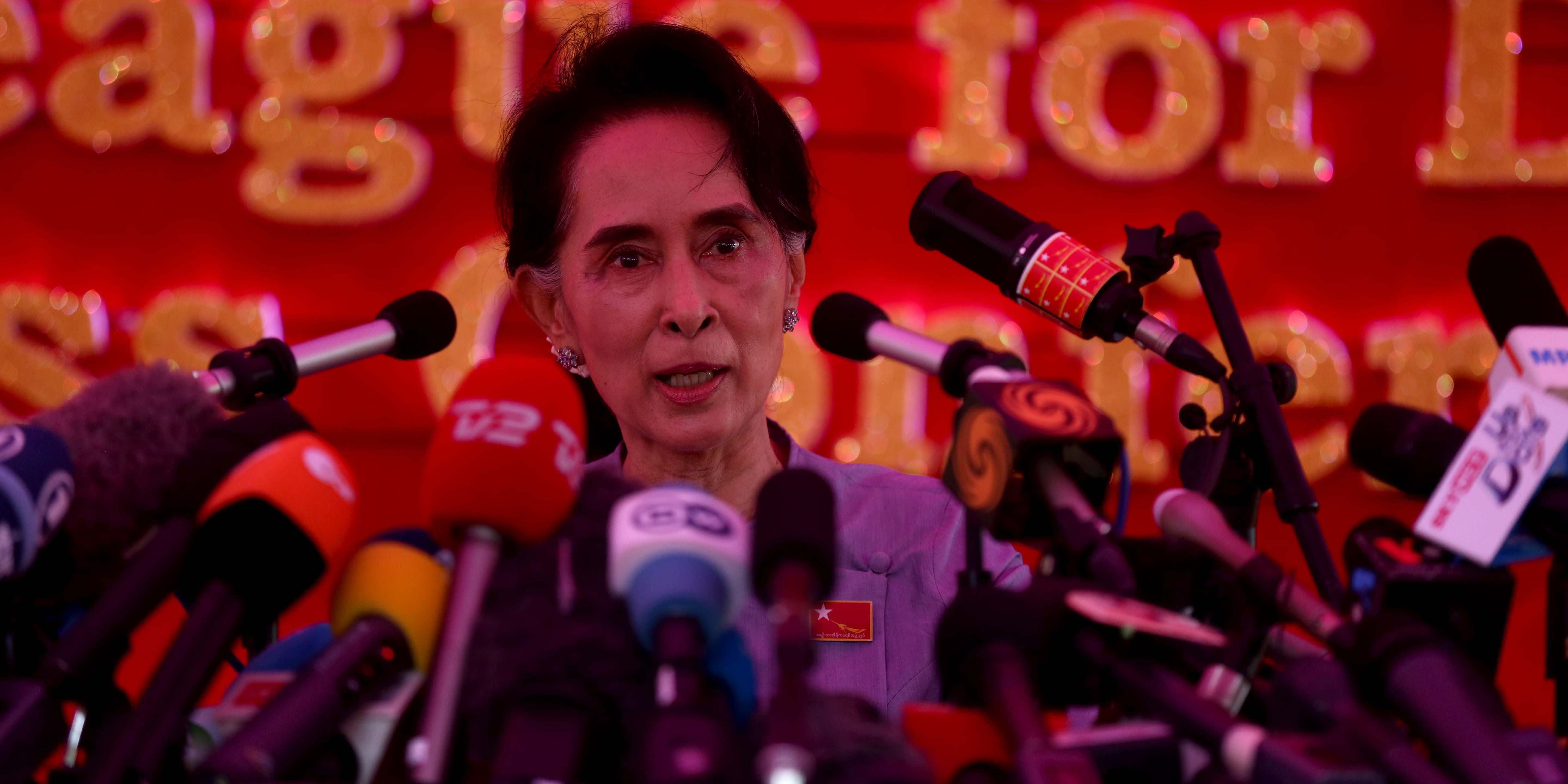 သမ္မတအထက်မှနေ၍ အစိုးရကို ပဲ့ကိုင်မည်ဟု ဒေါ်အောင်ဆန်းစုကြည်ပြော