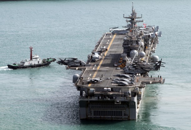 စစ်ရေးလေ့ကျင့်မှုကို ပူးပေါင်းရန် တောင်ကိုရီးယား ဆိပ်ကမ်း ဘူဆန်မှ ထွက်ခွာလာသည့် အမေရိကန် လေယာဉ်တင်သင်္ဘော USS Bonhomme Richard (ဓာတ်ပုံ - Yonhap)
