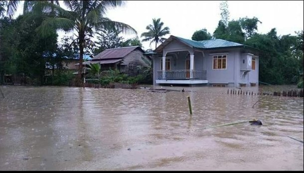 ကြံခင်းမြို့နယ် အတွင်း ရေလျှံမှု မြင်ကွင်းများ (ဓာတ်ပုံ - ဧရာဝတီ)