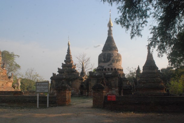 အင်းဝရှေးဟောင်းနယ်မြေမှ စေတီတဆူ / ဒီလှိုင်းဝင်း / ဧရာဝတီ