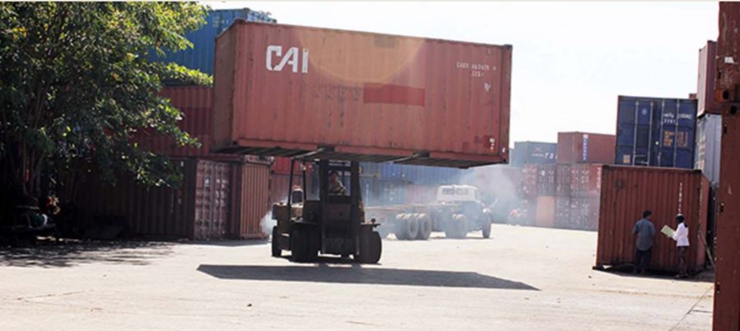 ပို့ကုန်ဆိပ်ကမ်းတခု မြင်ကွင်း / ဂျေပိုင် /  ဧရာဝတီ