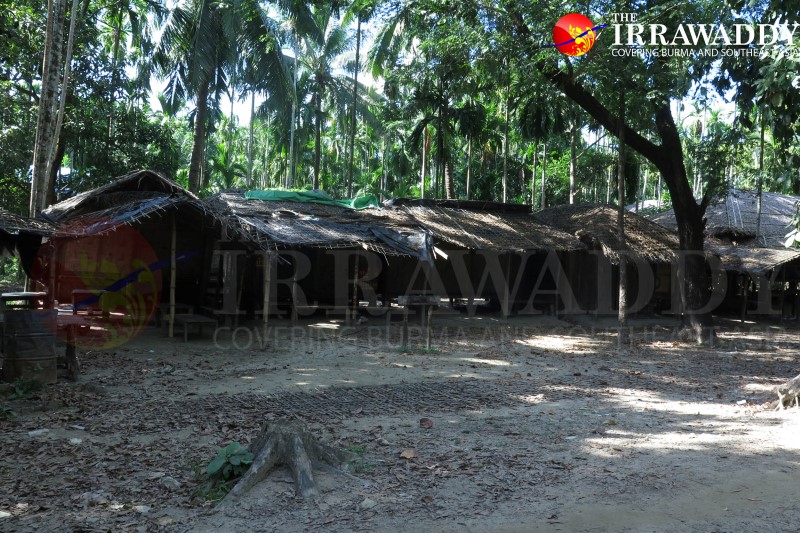 ဆိုင်များ ပိတ်ထားသော မောင်နှမရွာ