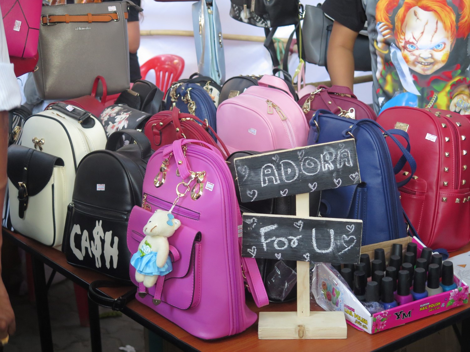 ရန်ကုန်မြို့ပြည်သူ့ရင်ပြင်မှာ ပြုလုပ်ခဲ့တဲ့ ဘန်ကောက် ညဈေးမြင်ကွင်း / ထက်ဦးဝေ / ဧရာဝတီ