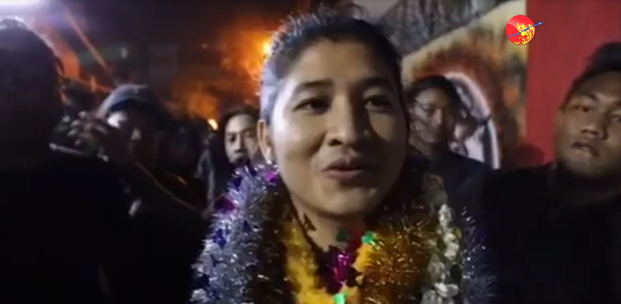 အိမ်အပြန်စောခဲ့ရတဲ့ ဖြူလေး (ရုပ်/သံ)