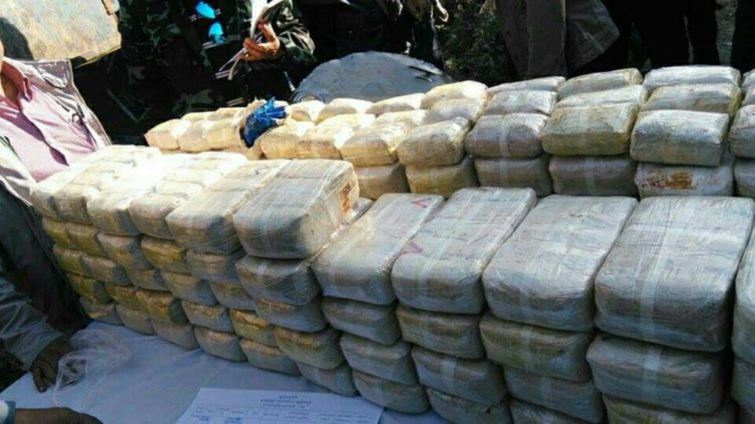 ရွှေဗဟိုဘုန်းကြီးကျောင်းအတွင်းမှ ဖမ်းဆီးရမိသည့် မူးယစ်ဆေးဝါးများ / RPL / Facebook