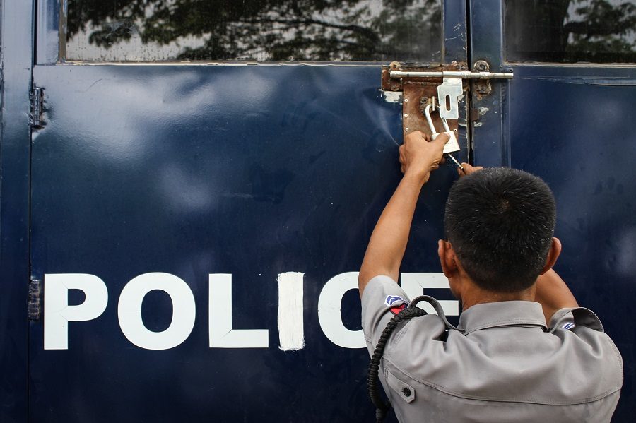 ကလေးသူငယ်များအား အဓမ္မပြုကျင့်သူများကို အနည်းဆုံးထောင်ဒဏ် နှစ် ၂၀ ချမှတ်ရန် တောင်းဆိုနေကြသည် / ဧရာဝတီ