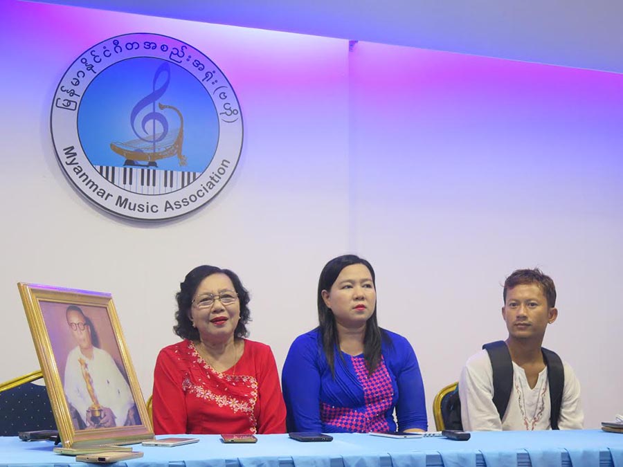 စာနယ်ဇင်းရှင်းလင်းပွဲ မြင်ကွင်း / ယုဖြူဟန် / ဧရာဝတီ