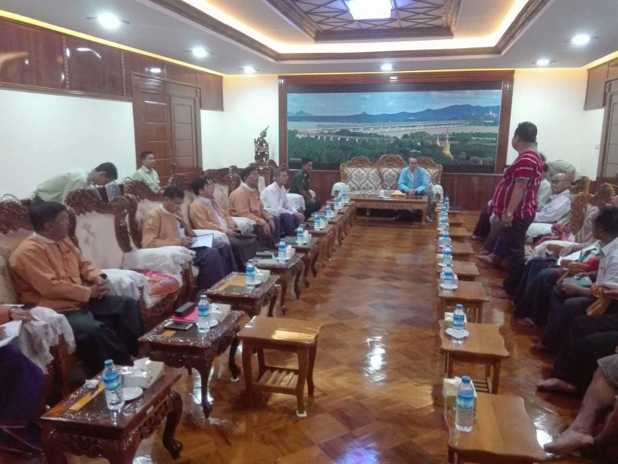 KNU တပ်မဟာ (၁) မှ တာဝန်ရှိသူများ မွန်ပြည်နယ် အစိုးရ အဖွဲ့နှင့် သြဂုတ်လ ၁၈ ရက်နေ့ကတွေ့ဆုံစဉ် / ဟင်္သာနီ(မွန်မြေ) / ဧရာဝတီ