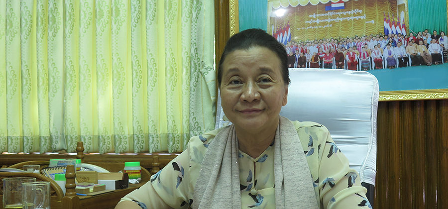ကရင်ပြည်နယ်ဝန်ကြီးချုပ် ဒေါ်နန်းခင်ထွေးမြင့် / မိုးမြင့်