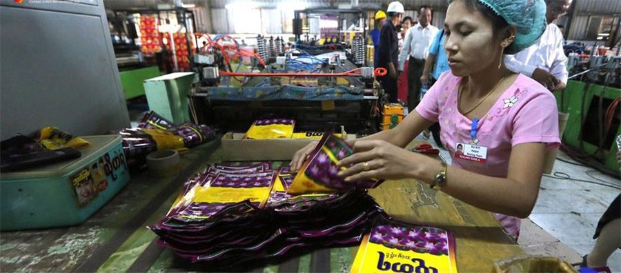 ရန်ကုန်တိုင်း လှိုင်သာယာ မြို့နယ်အတွင်းရှိ ပလတ်စတစ် တံဆိပ်ရိုက် လုပ်ငန်းခွင် တခု / သက်ထွန်းနိုင် / ဧရာဝတီ