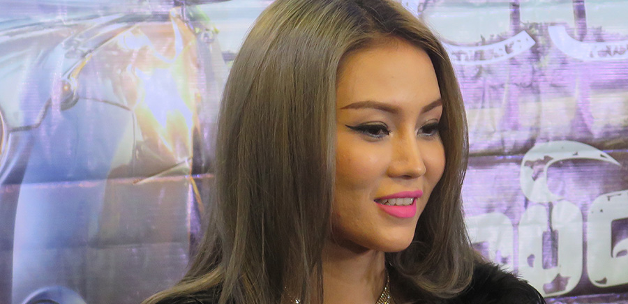 ခပ်ချေချေ တေးစီးရီးပွဲမှာ တွေ့ရတဲ့ ခင်သဇင်