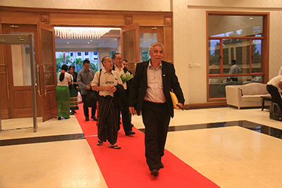 ဖွင့်ပွဲသာ တက်တဲ့ တပ်မတော်ခေါင်းဆောင်များအပေါ် တိုင်းရင်းသားအဖွဲ့များ ဘာပြောလဲ (ရုပ်/သံ)