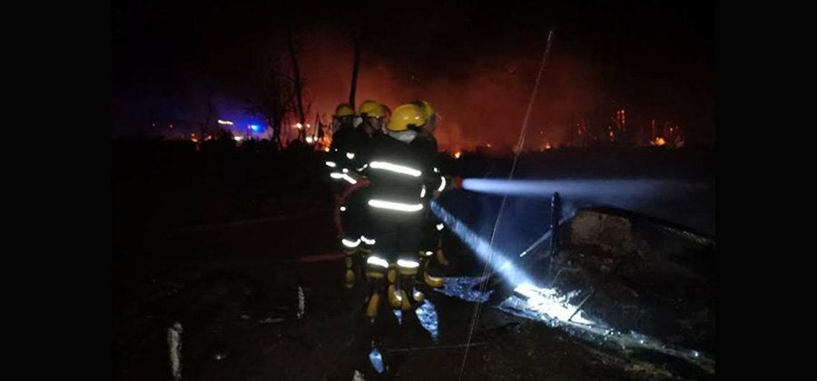 အုန်းတောချေ စခန်း မီးငြှိမ်းသတ်နေစဉ်  / Rakhine Fire Force