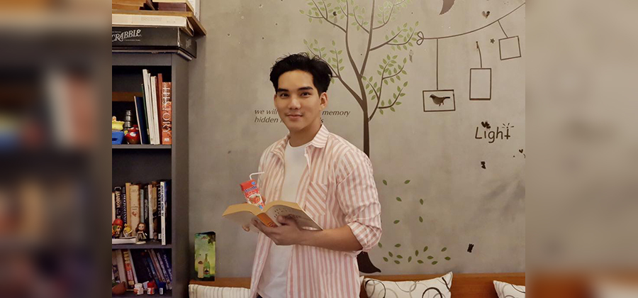 သရုပ်ဆောင် အလင်းရောင် / Alinnyaung's Facebook