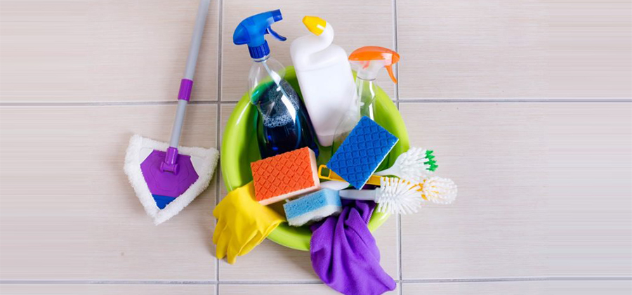 အိမ်သန့်ရှင်းရေးလုပ်တဲ့ဆေးရည်များမှာ ကျန်းမာရေးကို ထိခိုက်စေတဲ့ ဓာတုပစ္စည်းတွေပါဝင်ပါတယ်