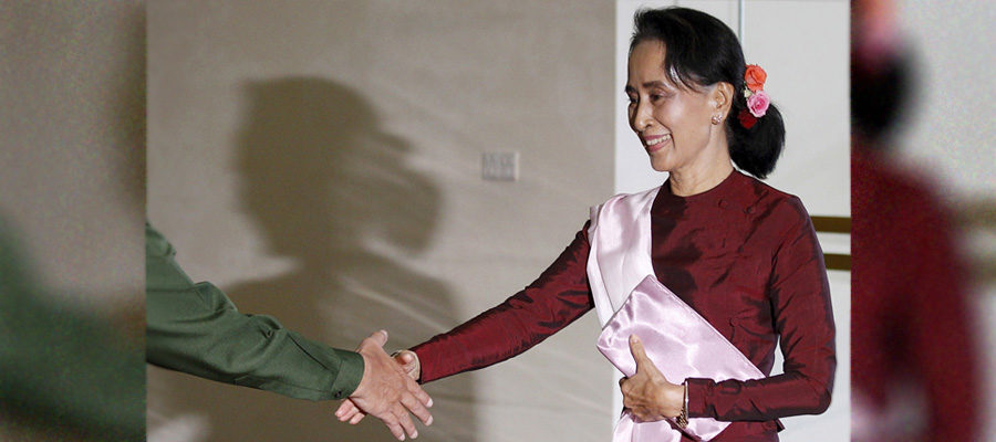 ၁၉၈၈ ခုနှစ်မှစ၍ နောက်ပိုင်းတွင် ဒေါ်အောင်ဆန်းစုကြည်နှင့် စစ်ဘက်ခေါင်းဆောင်များ အကြိမ်ကြိမ် တွေ့ဆုံမှုများ ရှိခဲ့သော်လည်း ခိုင်မာသော ရလဒ် မထွက်ခဲ့ / Reuters