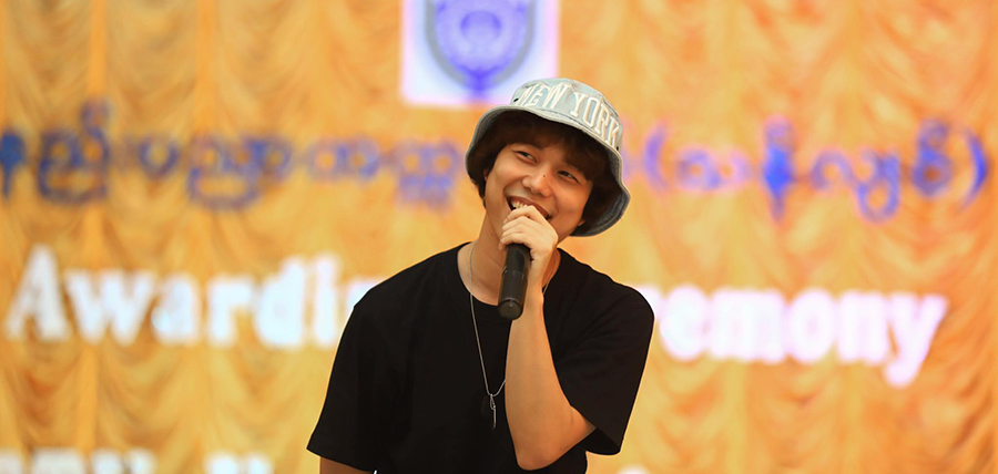 အဆိုတော် ဘန်နီဖြိုး  / Bunny Phyoe's Facebook