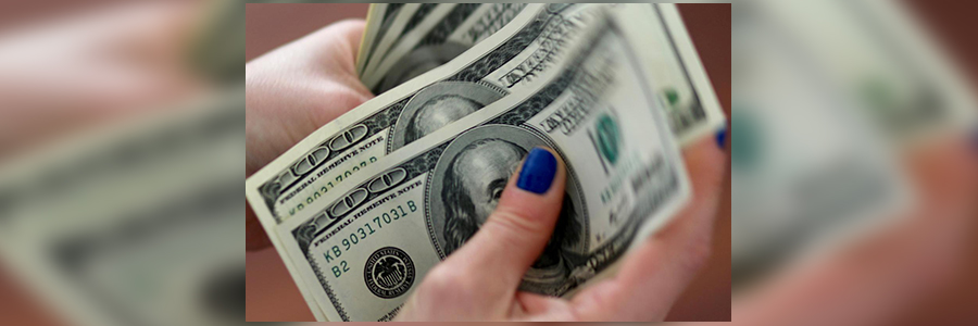 ခရီးသွားလုပ်ငန်းကို ဖွံ့ဖြိုးတိုးတက်အောင် လုပ်ဆောင်နေချိန်မှာ ဒီလို နိုင်ငံခြားငွေ လဲလှယ်တဲ့ အခါ ငွေစက္ကူ အဟောင်း၊ အသစ် ပြဿနာဟာ ထည့်သွင်းစဉ်းစားရမယ့် ကိစ္စဖြစ်နေတယ် / Reuters