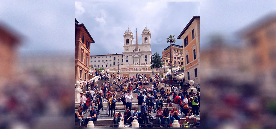 ရောမမြို့ကို ခရီးသွား အများအပြား လာရောက်ကြတာကြောင့် Overtourism ဒဏ်ကို ခံနေရပါတယ်