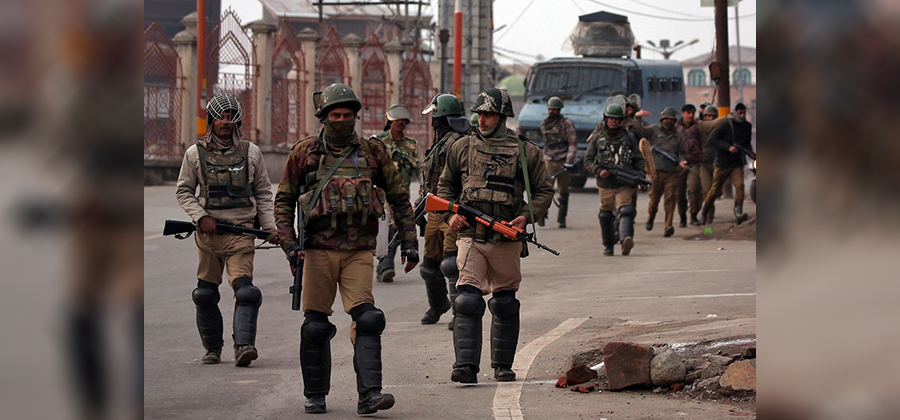 အိန္ဒိယနိုင်ငံသည် သောင်းနှင့်ချီသော နောက်ထပ်တပ်ဖွဲ့များကို ကက်ရှ်မီးယားသို့ စေလွှတ်ထားသည် / Reuters