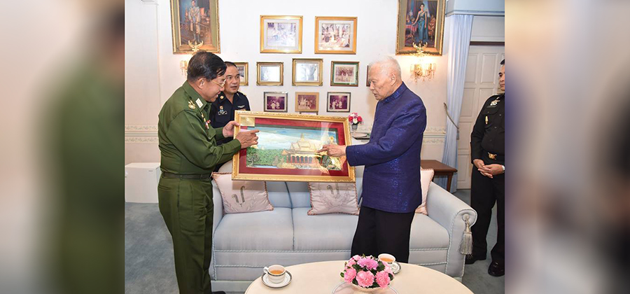 ထိုင်း ဗိုလ်ချုပ်ကြီး ပရမ်တင်ဆူလာနွန်သည် မြန်မာ့တပ်မတော် ကာကွယ်ရေး ဦးစီးချုပ် ဗိုလ်ချုပ်မှူးကြီး မင်းအောင်လှိုင်နှင့် ခင်မင်ရင်းနှီးသူဖြစ်ခဲ့သည် / တပ်မတော်ကာကွယ်ရေးဦးစီးချုပ်ရုံး