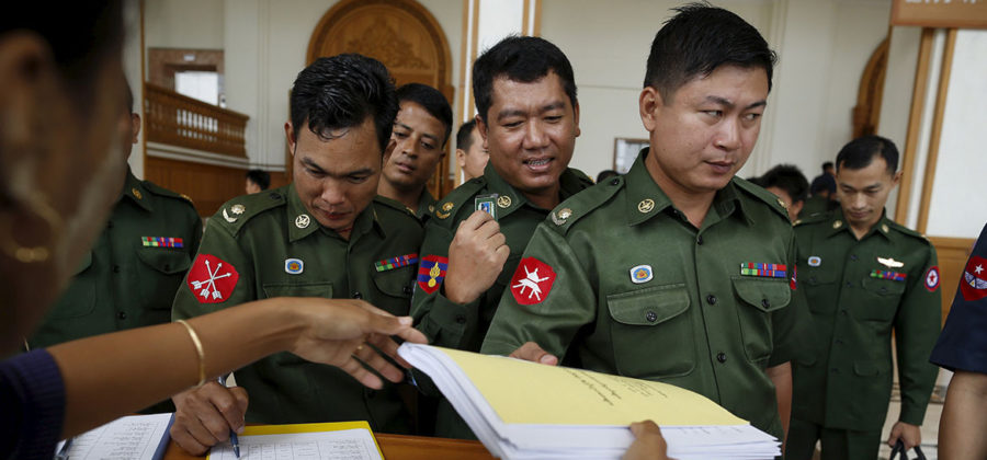 လွှတ်တော်တက်ရောက်လာသူ တပ်မတော်ကိုယ်စားလှယ်များအား ၂၀၁၅ ခုနှစ် ဩဂုတ်လအတွင်း မြင်ရစဉ် / Reuters