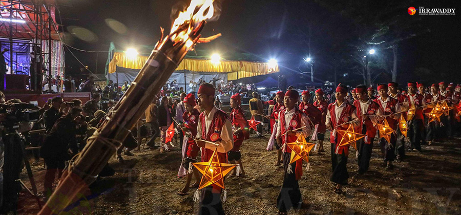 ကလောမြို့မှာ ကျင်းပတဲ့ မီးရှော်တိုင်ပွဲတော်  / ဇော်ဇော် / ဧရာဝတီ