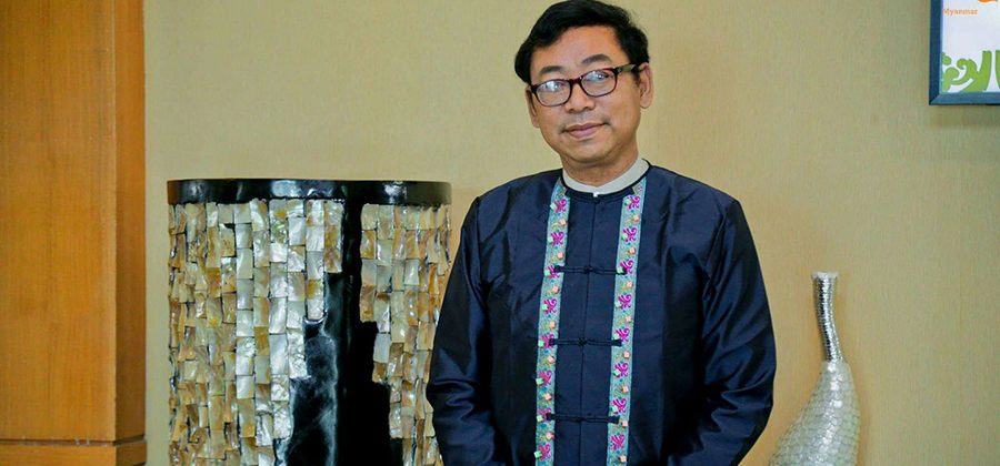 မြန်မာနိုင်ငံ လူ့အခွင့်အရေး ပညာပေးရေး လုပ်ငန်းကို နှစ် ၃၀ ကျော် ပါဝင်ဆောင်ရွက်နေသူ ဦးအောင်မျိုးမင်း / Equality Myanmar