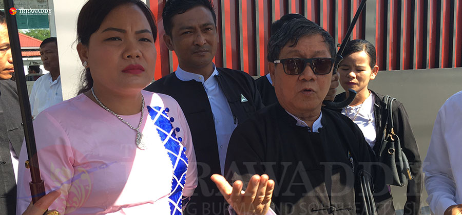 ယနေ့ နိုဝင်ဘာ ၂ရက် ၅ကြိမ်မြောက် ရုံးချိန်းတွင် တွေ့ရသည့် တရားစွဲဆိုခံရသော ရှေ့နေ ဒေါ်စုဒါလီအောင်နှင့် သူ၏ ရှေ့နေ ဦးခင်မောင်ဇော် / ထက်နိုင်ဇော် / ဧရာဝတီ