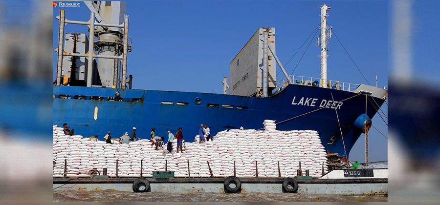 မြန်မာ့ ဆန်များ ပြည်ပတင်ပို့ရန် သင်္ဘော တင်နေစဉ် / ဧရာဝတီ