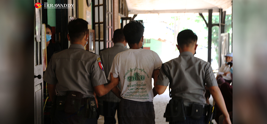 တရားခံ အောင်စိန်(ခ)ဘိုစိန်အား ပြည်တရားရုံးမှ ပြည်ထောင်သို့ ပို့ရန်ခေါ်ဆောင်လာစဉ်  / ကောင်းမြတ်မင်း / ဧရာဝတီ