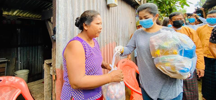 သရုပ်ဆောင် ခိုင်နှင်းဝေ  /  Khine Hnin Wai's Facebook