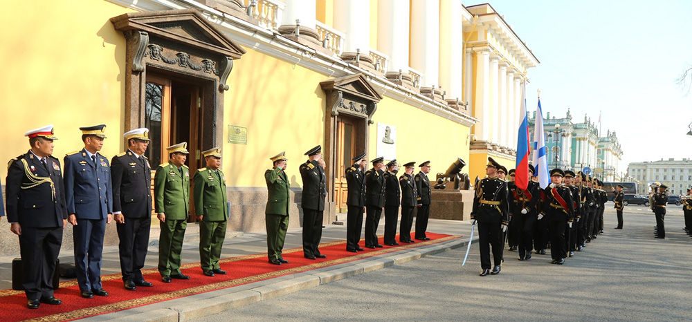 ဗိုလ်ချုပ်မှူးကြီး မင်းအောင်လှိုင် ရုရှားနိုင်ငံသို့ ရောက်ရှိခဲ့စဉ်  / တပ်ချုပ်ရုံး