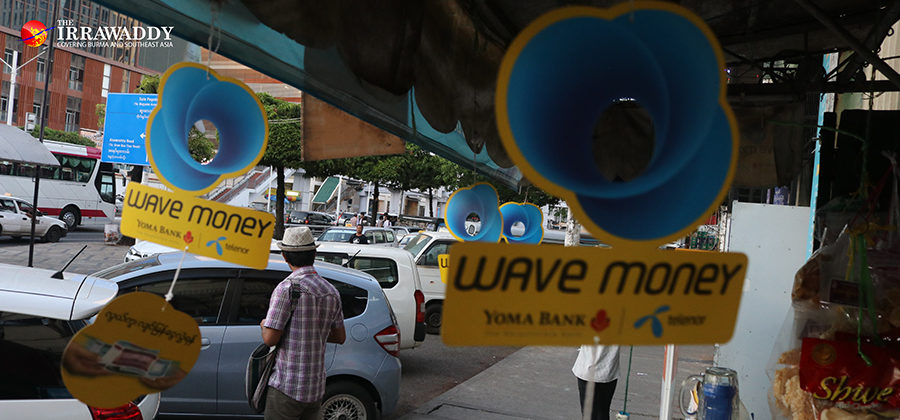 ရန်ကုန်မြို့လည်တနေရာရှိ Wave Money ကိုယ်စားလှယ်တဦး / အောင်ကျော်ထက်