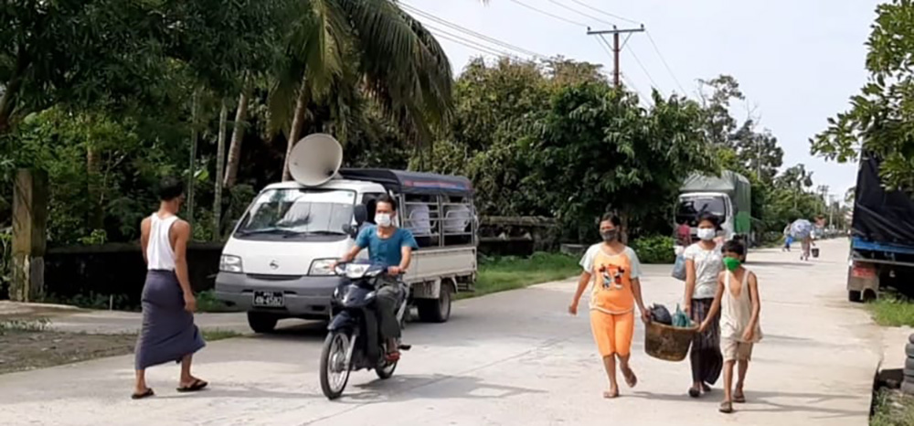 စစ်တွေမြို့တွင်  ညမထွက်ရ အမိန့်ကို လိုက်လံ ကြေညာနေစဉ်  / မင်းအောင်ခိုင် / ဧရာဝတီ