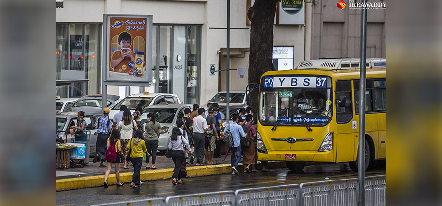 ရန်ကုန်မြို့တွင်း ပြေးဆွဲပေးနေသည့် YBS ယာဉ်လိုင်းတချို့ကို တွေ့ရစဉ် / ထက်ဝေ / ဧရာဝတီ