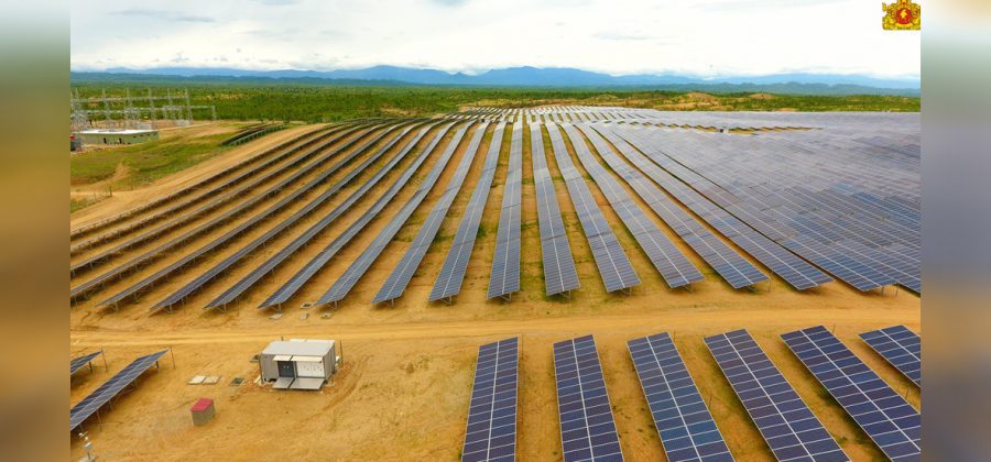 ၂၀၁၉ ဇွန်လ ၂၇ ရက်နေ့က နိုင်ငံတော် အတိုင်ပင်ခံ ပုဂ္ဂိုလ် ဒေါ်အောင်ဆန်းစုကြည် တက်ရောက် လှစ်သည့် မင်းဘူး မြို့နယ်ရှိ နေရောင်ခြည် စွမ်းအင်သုံး လျှပ်စစ်ဓာတ်အားပေး စက်ရုံ  / Myanmar State Counsellor Office