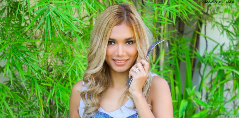 အဆိုတော် အမွန်း  / Ah Moon's Facebook