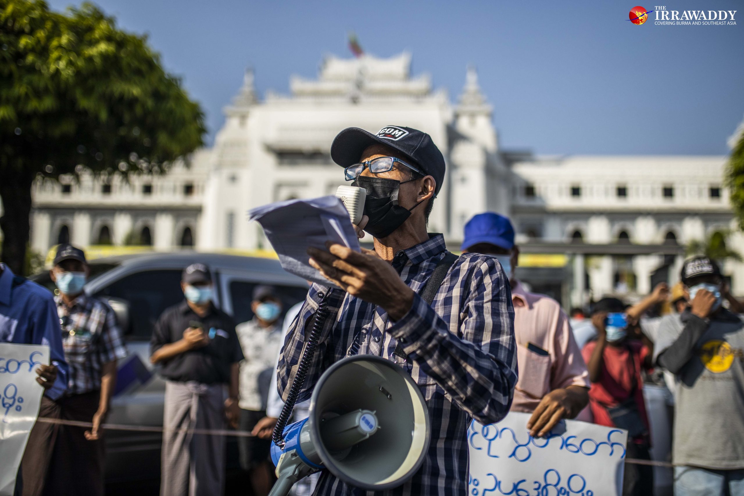 ရွေးကောက်ပွဲ ရလာဒ် မကျေနပ်၍ လူတစုက ဇန်နဝါရီ ၂၆ ရက်နေ့က ရန်ကုန်မြို့တွင် ဆန္ဒပြနေစဉ် / ထက်ဝေ / ဧရာဝတီ