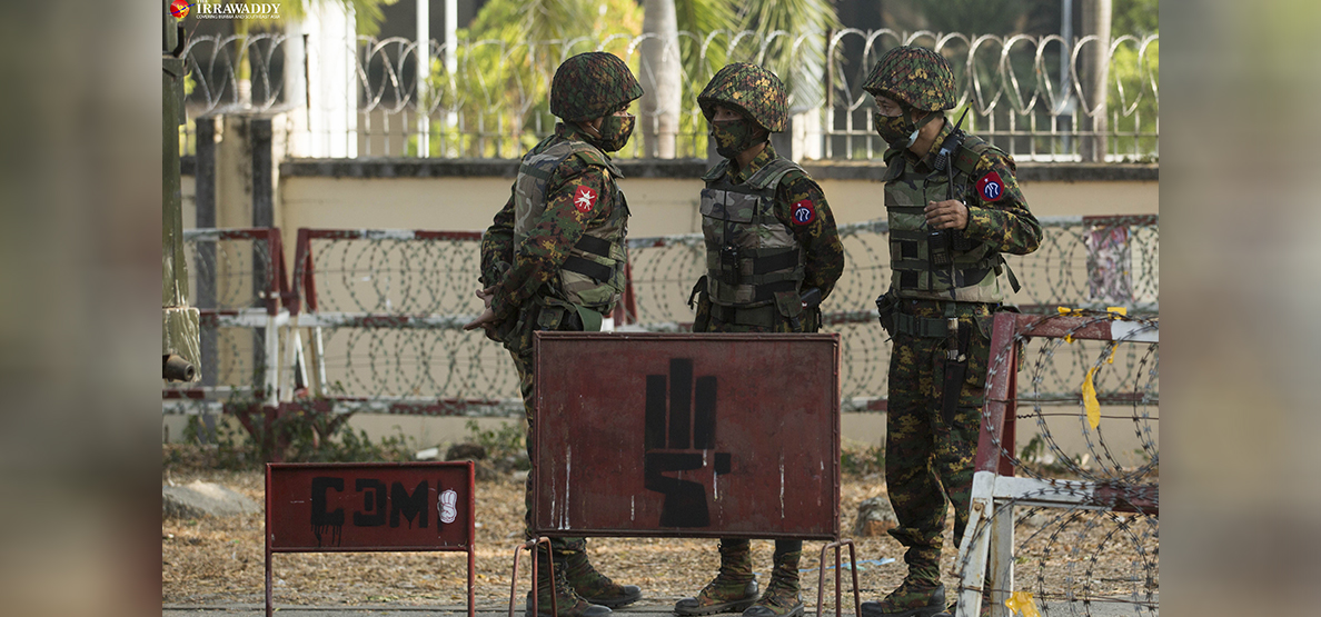 စစ်တပ်က အာဏာသိမ်းပြီးနောက် ရန်ကုန်မြို့တွင်း တွေ့ရသည့် လုံခြုံရေး တပ်ဖွဲ့များ  /  ဧရာဝတီ