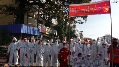 စစ်အာဏာ သိမ်းခြင်းကို လက်မခံကြောင်း အင်းစိန်မြို့နယ် Volunteer များ ဆန္ဒပြ (ရုပ်/သံ)