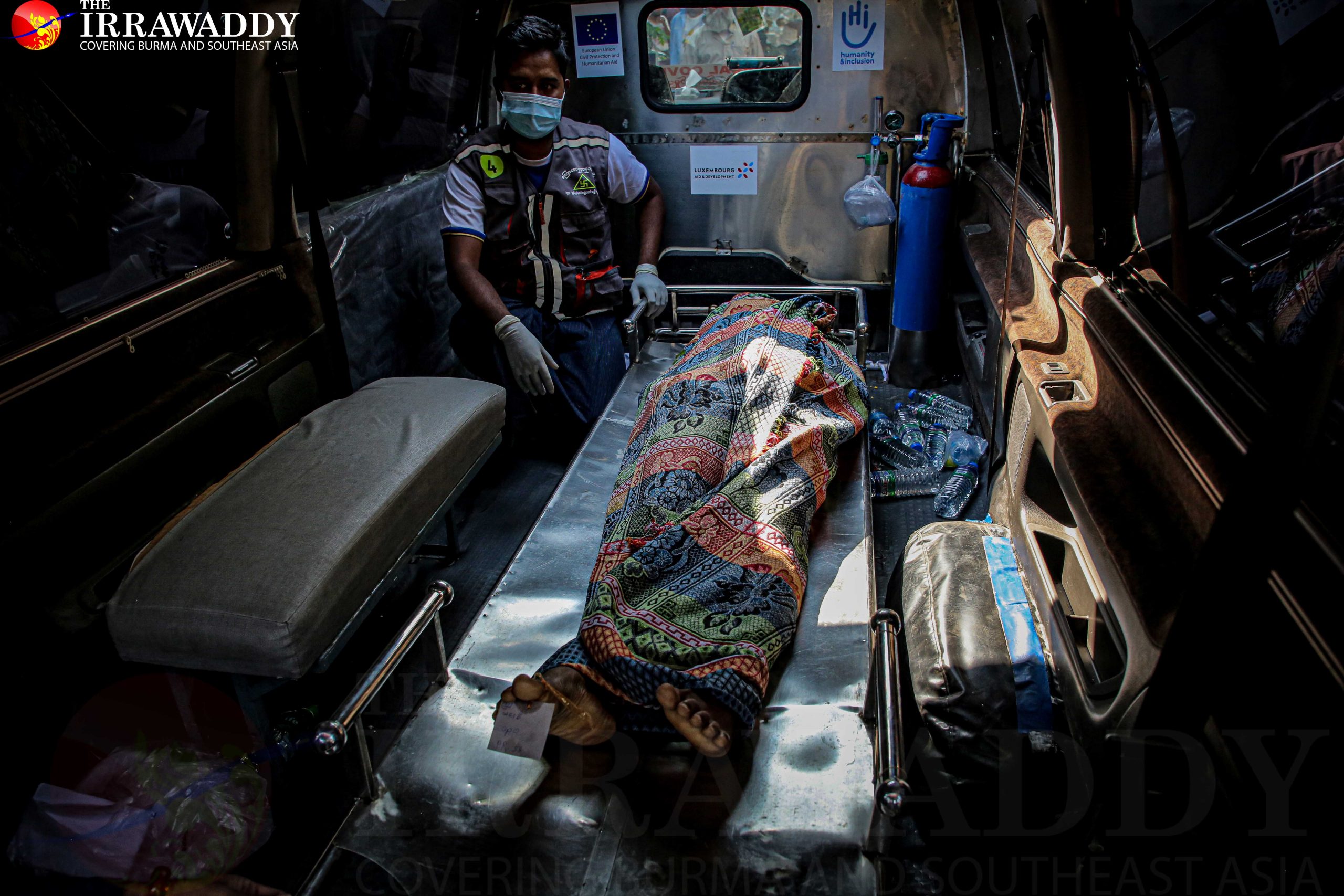 ဖေဖေါ်ဝါရီ ၂၈ရက်က မန္တလေးမြို့တွင် စစ်တပ်နှင့် ရဲ အကြောင်းမဲ့ ပစ်ခတ်မှုကြောင့် သေဆုံးသွားသည့် မဒေစီ၏ ရုပ်အလောင်း / ဧရာဝတီ