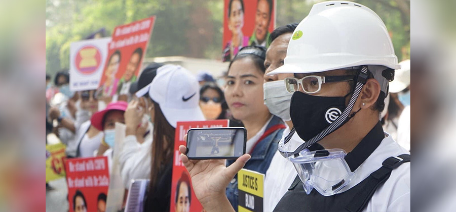 ဒါရိုက်တာ သည်ခေတ်နေ / The Khit Nay's Facebook