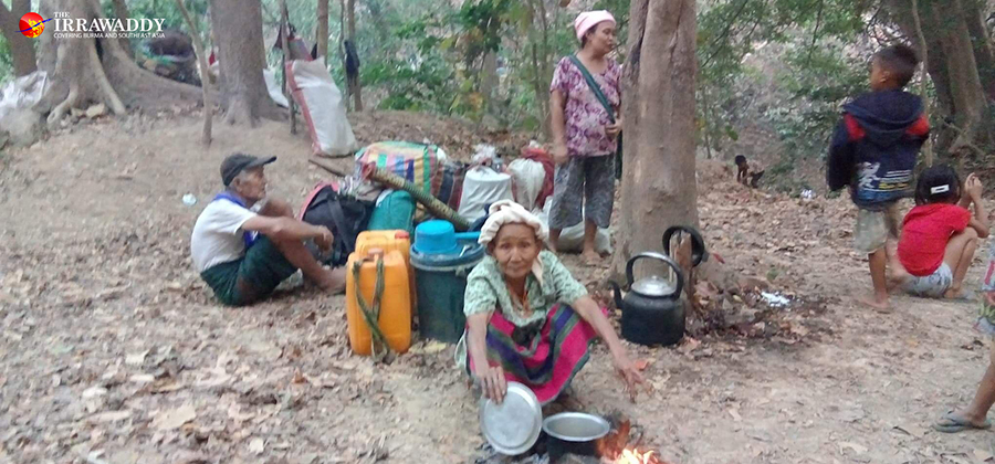 စစ်တပ်၏ ဗုံးကြဲမှုကြောင့် တောတွင်းတွင် ထွက်ပြေးနေရသည့် ကရင်ဒုက္ခသည်များ / CJ