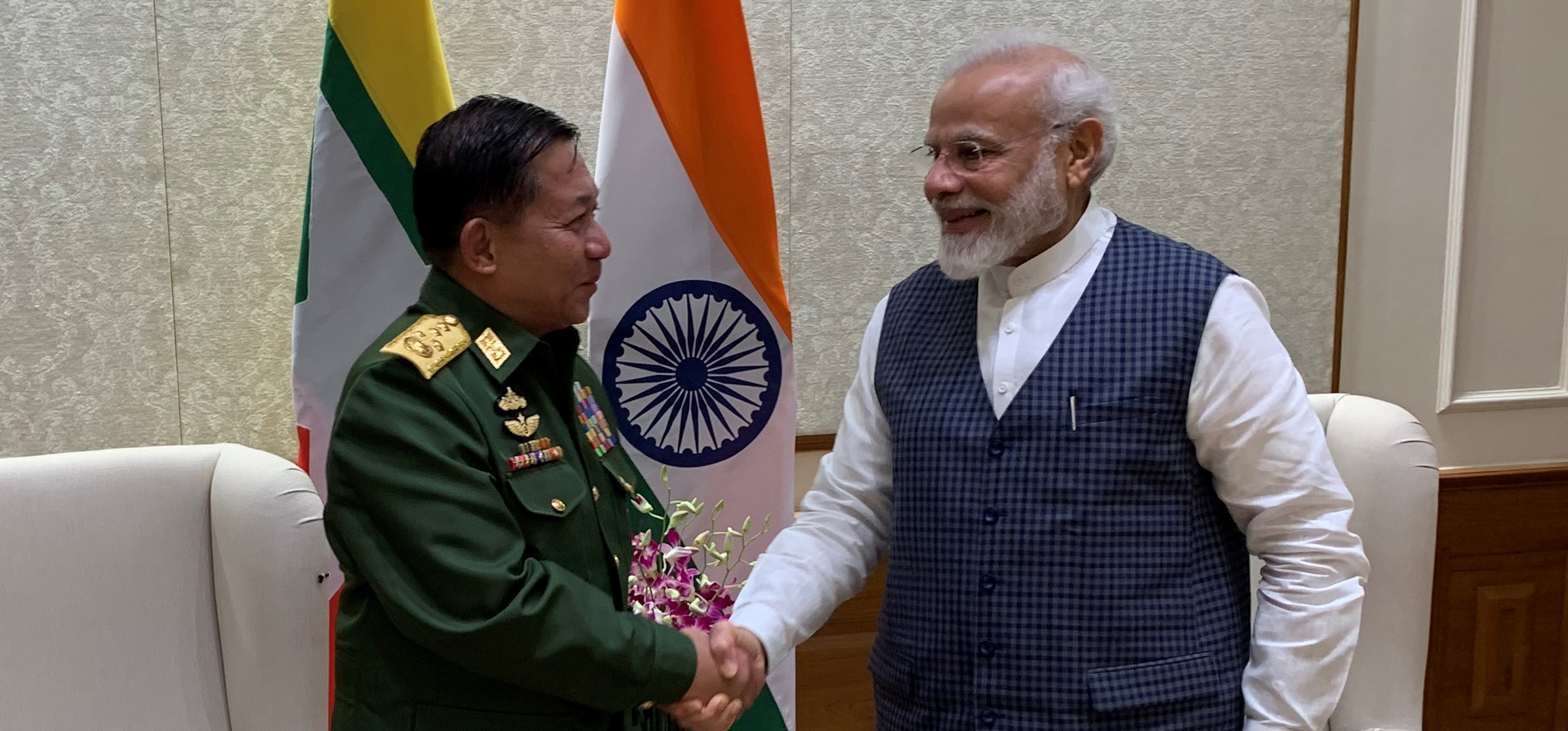 ၂၀၁၉ ခုနှစ် ဗိုလ်ချုပ်မှူးကြီး မင်းအောင်လှိုင်နှင့် အိန္ဒိယဝန်ကြီးချုပ် နေရိန်ဒြာမိုဒီ တွေ့ဆုံစဉ်