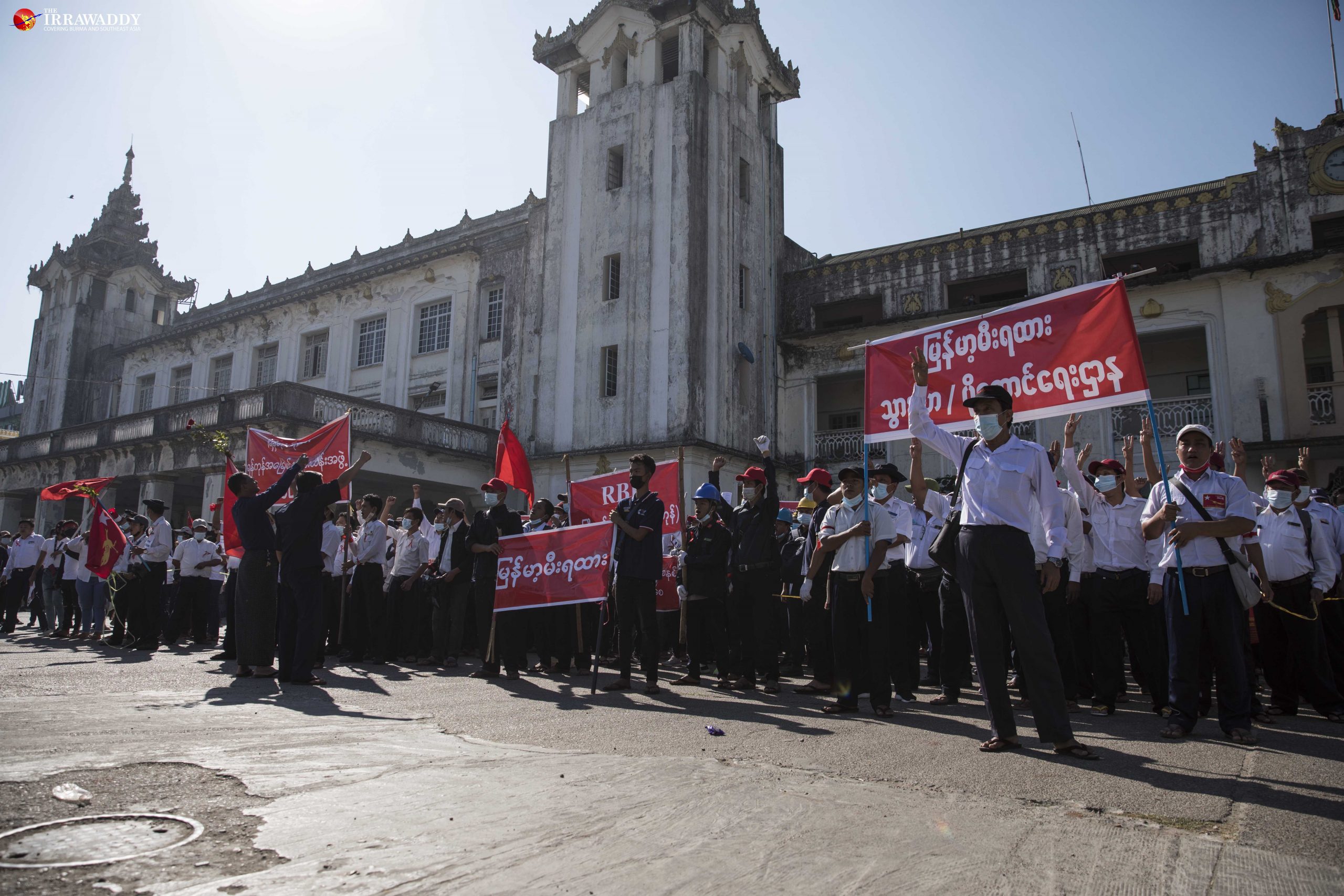 စစ်တပ်က အာဏာသိမ်းပြီး ၁၁ရက်အကြာ ရန်ကုန်မြို့မှ မီးရထားလုပ်သားကြီးများက CDM လှုပ်ရှားမှု ဤသို့ စတင်လိုက်သည်