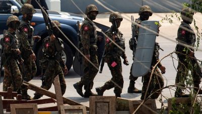 တပ်မတော်သားတွေရဲ့ လစာငွေတွေကို စစ်ကောင်စီက အကြပ်ကိုင် ထိန်းချုပ်ထားဟုဆို